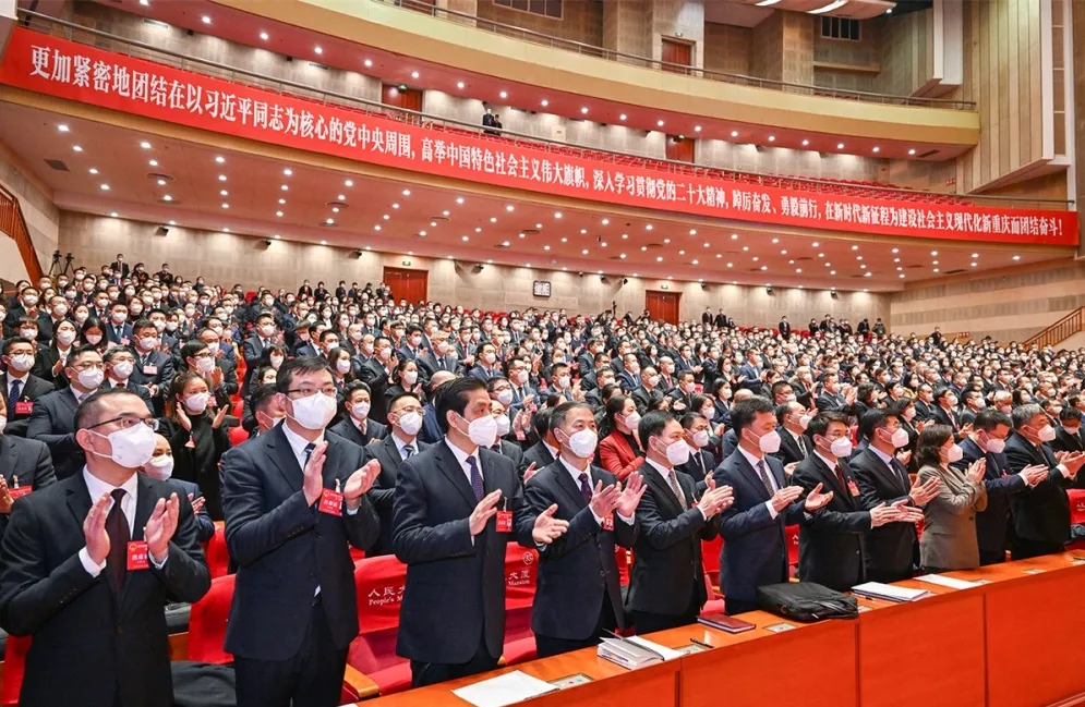 重庆巨成集团总经理黄怡霖参加重庆市第六届人大会议